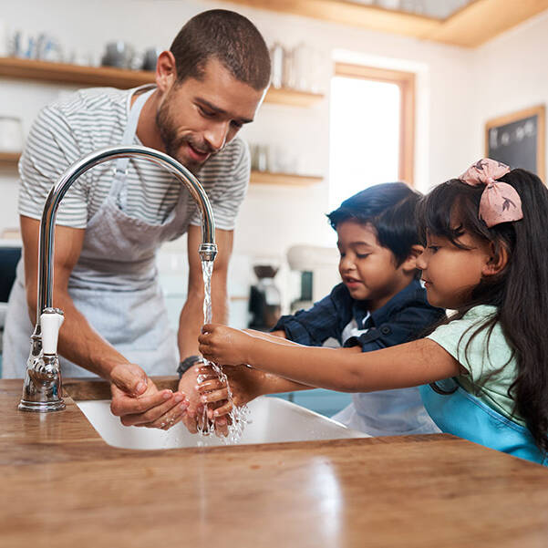 Kids washing hands